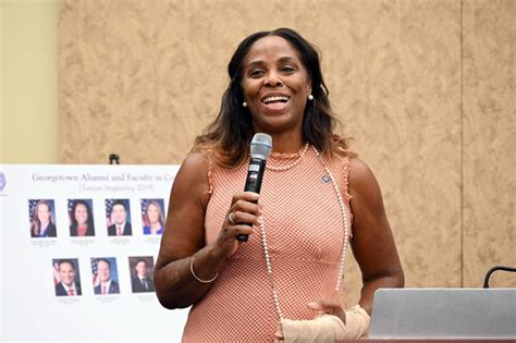 Congresswoman Stacey Plaskett Opens Up About Being a。